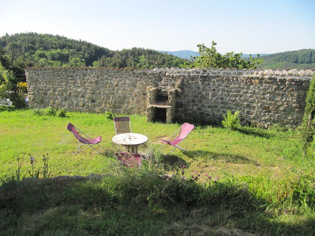 Le Petit Rias Gite Soleil Saint Maurice en Chalencon Exterior foto