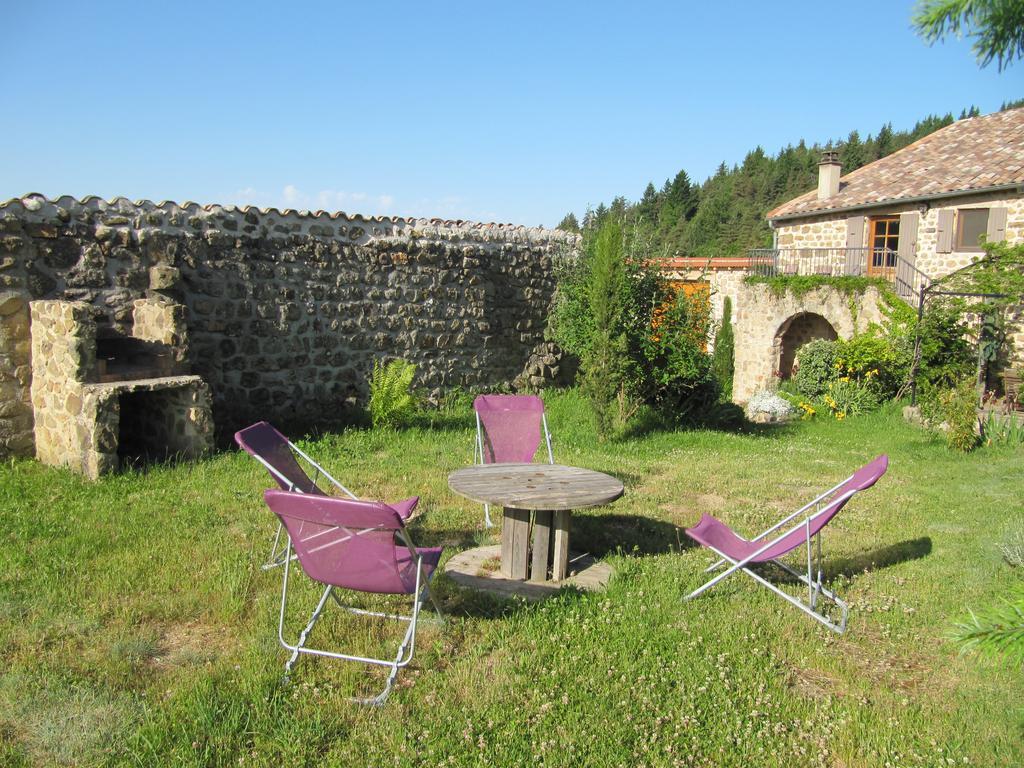 Le Petit Rias Gite Soleil Saint Maurice en Chalencon Exterior foto